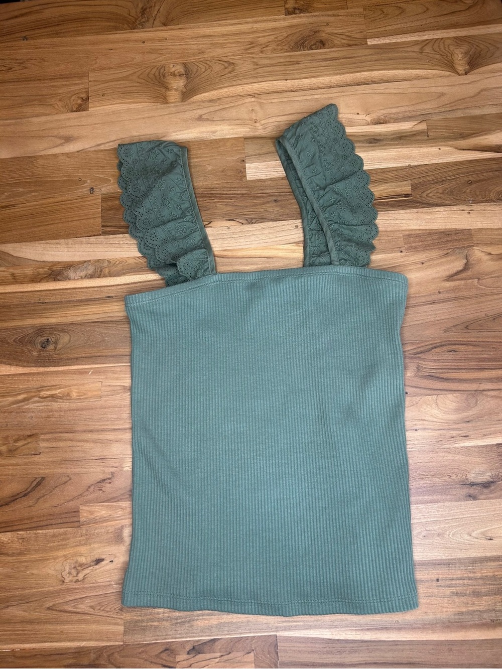 Gap Green Ribbed Eyelet Ruffle Strap Tank Top – Size M - Picture 2 of 5